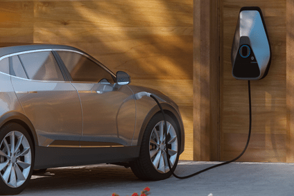 Les différents types de prises pour recharger une Tesla - IZI by EDF