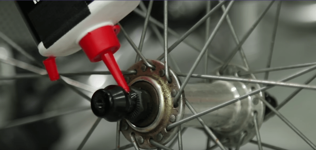 Comment changer une roue avant de vélo ? Cdiscount