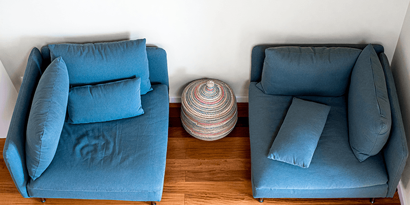Comment nettoyer un canapé en Tissu, les 4 étapes à faire !