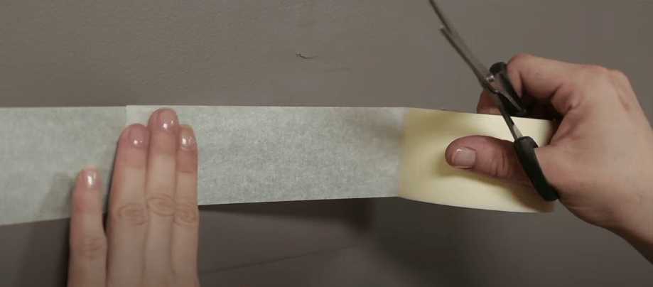 Comment faire des bandes de peinture sans bavure sur un mur ? | Recto