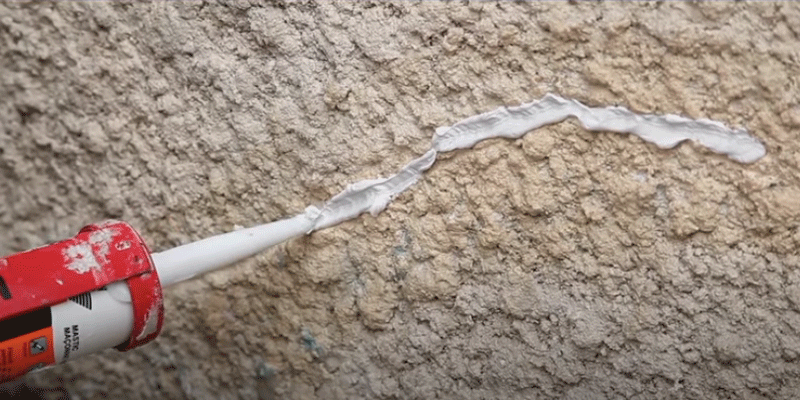 Comment réparer une fissure active sur un mur extérieur en crépi ...