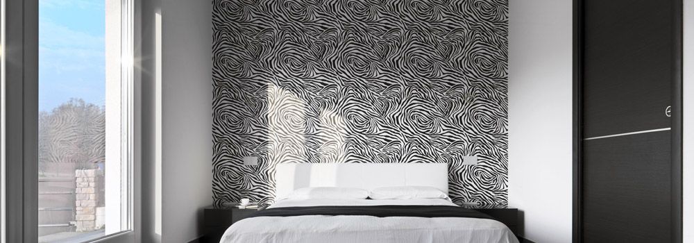 chambre avec papier-peint noir et blanc