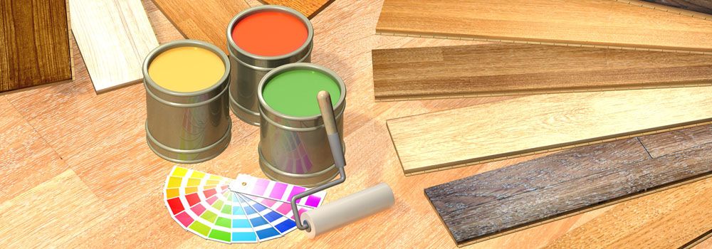 boîtes de peinture, sélection de couleurs et parquets