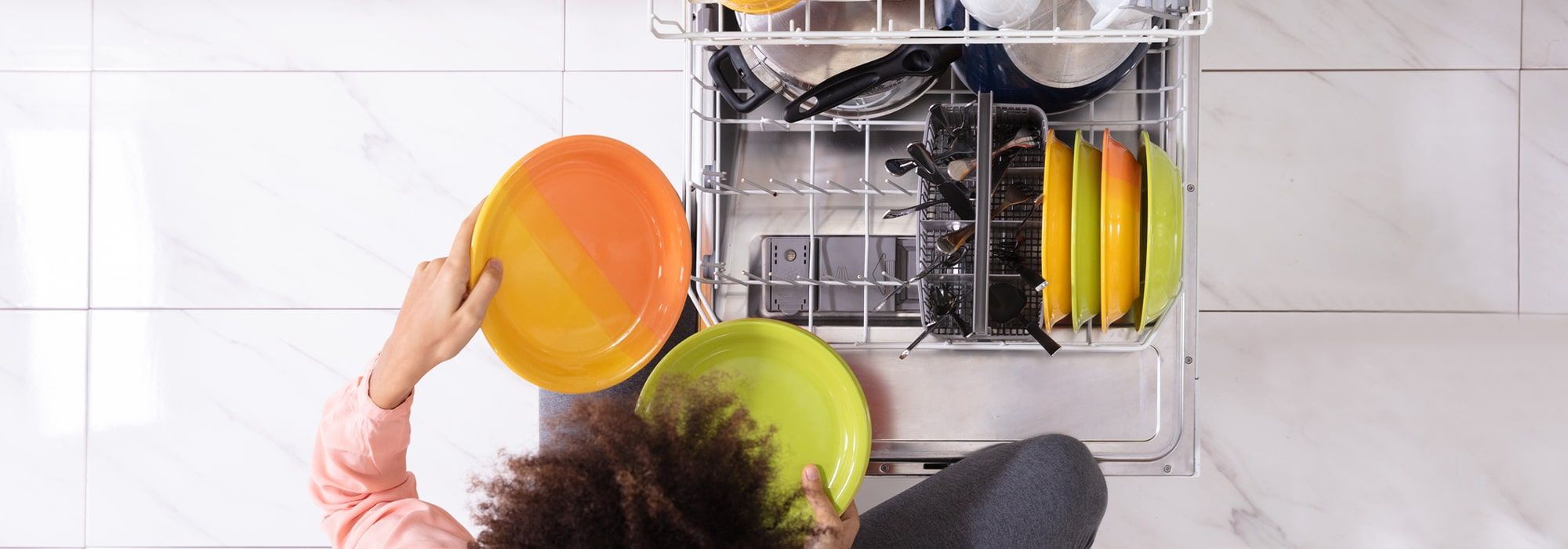 Possession Médecine légale étudiant à luniversité consommation vaisselle main lave vaisselle