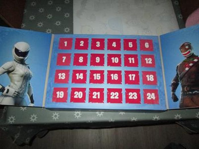 Calendrier De L'Avent Funko Fortnite Frostbite – 24 Mini-Figurines Pocket Pop! Surprise – Compte à Rebours Noël Fun & Collection