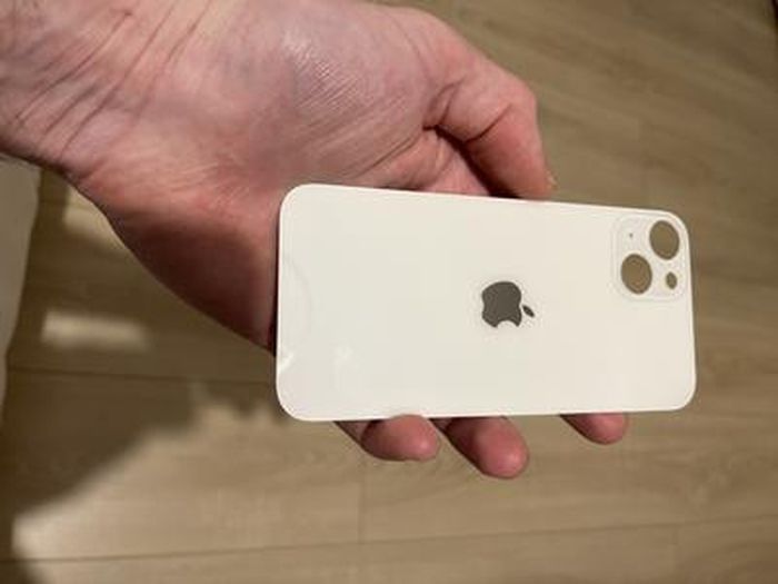 Vitre Arrière Pour IPhone 13 - Avec Gros Trou Blanc Et Adhésif - Compatible Apple - Neuf Sous Blister