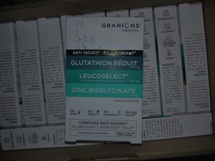 glutathion comprimé eclaircissant Le meilleur complexe anti-tâches, éclaircissant et éclat du teint 💙, 👉  Glutathion Réduit (400 mg) : Antioxydant puissant, il aide à réguler la  production de mélanine pour réduire l’apparence des main image 1
