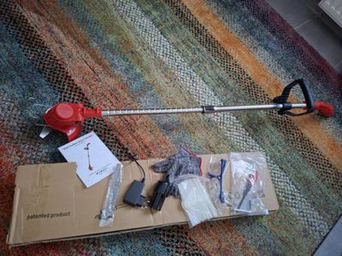 SMILOVII Débroussailleuse Électrique Sans Fil 24V, Coupe Bordure Sans Fil Avec 2 Batteries 2000mAh, 6 Lames Métal & 10 Lames Plastique Pour Jardin, Pelouse Et Désherbage