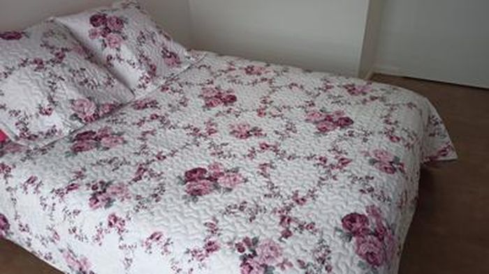 Boutis Patchwork Rose Frenchy - 230x250 cm - Boutis 2 places avec 2 taies 65x65cm - Couvre-lit