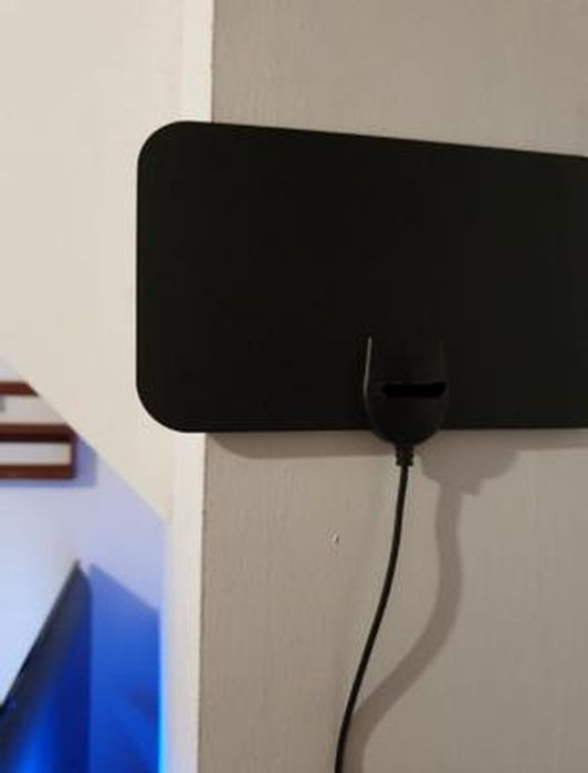 Antenne tv intérieur puissante tnt hd – antenne tv portable à base  magnétique pour intérieur extérieur – antenne avec 28dbi a[A59] - Cdiscount  TV Son Photo