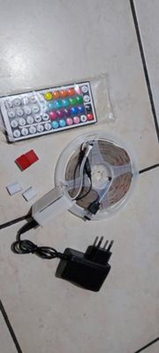 Ruban LED RGB 5m – 150 LED – Télécommande + Alimentation – 830/44# – Neuf