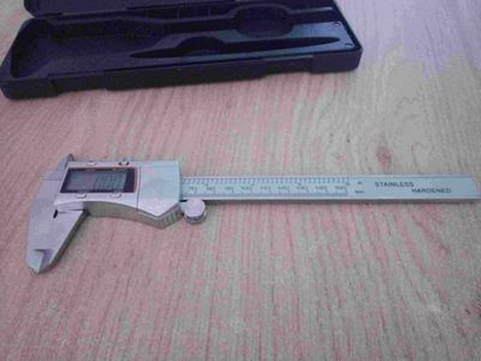 Pied à Coulisse Numérique électronique 150 Mm / 6 Pouces - Précision 0,01 Mm - Avec écran LCD Et Pile Incluse - 4
