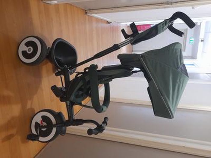 Kinderkraft Aston Tricycle Évolutif Bébé - Draisienne 3 En 1 Avec Poussette, Capote Pliante, Selle Pivotante Face/Dos, Accessoires Complets - Vert - Dès 9 Mois Jusqu'à 5 Ans