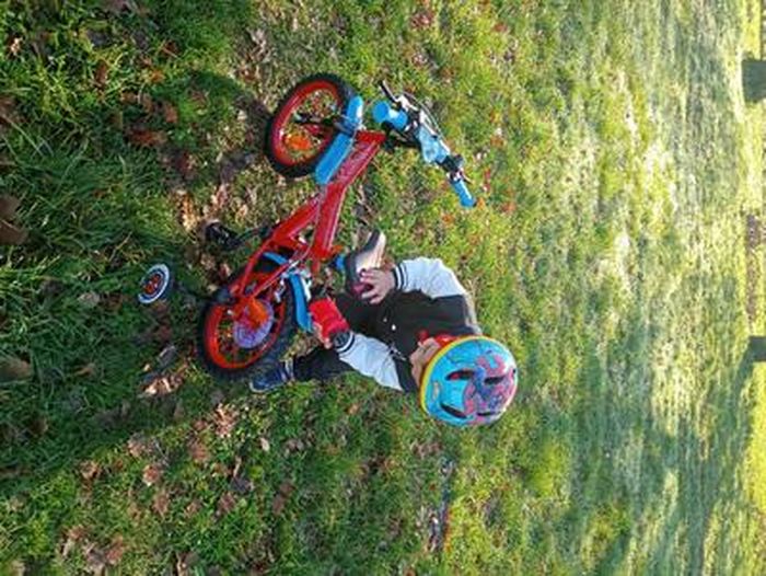 Vélo nfant 16'' SPIDRMAN / MARVL pour nfant d 100 cm à 125 cm avc 2 frins, plaqu avant, bidon arrièr t CASQU INCLUS ! au millur prix