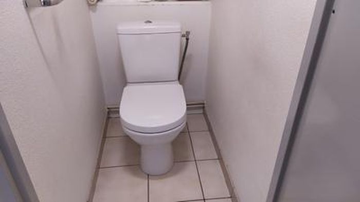 Villeroy & Boch Pack WC suspendu PMR sans bride O.novo vita + abattant +  plaque + bâti Grohe, plaque blanche - Cdiscount Bricolage