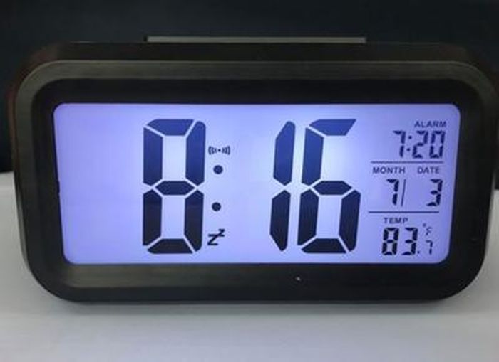 VADIV Réveil Digital CL01 Alarme Horloge Numérique Répétition Sommeil LCD  Affichage Rétro-Éclairage avec Date Température Idéal pour Les Enfants  Jeunes Alimenté par Secteur ou Pile - Bleu - Radio-réveil