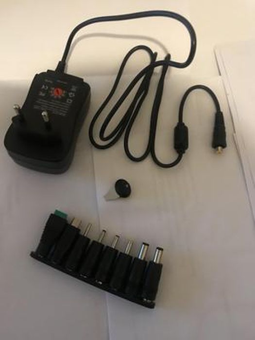 Adaptateur secteur universel 30W 3V / 4.5V / 5V / 6V / 7.5V / 9V / 12V Convertisseur de chargeur multi-tension - EU