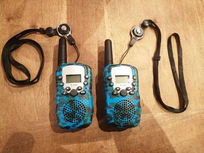 2 Pack Talkies Walkie pour les enfants 3 Kms Longue Portée Enfants Walky  Talky Handheld Radio Kid Toy, Longue Distance 22 Chaînes Avec Lampe de  Poche Camping En Plein Air