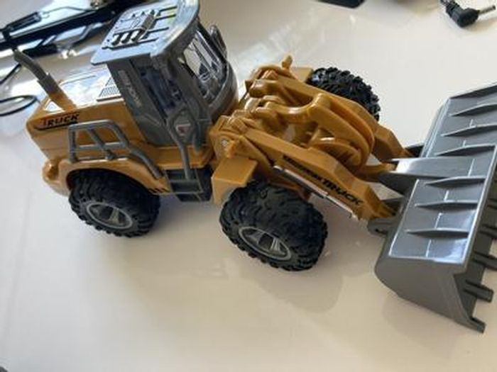 ECTEATOY Pelleteuse télécommandée camion jouet pour garcon 3 4 5 6 ans  Tracteur de construction télécommande excavatrice - Cdiscount Jeux - Jouets