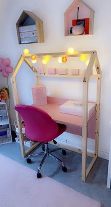 BAÏTA Bureau Évolutif Enfant Cabane Tiny Pin Massif - Hauteur Réglable - Design Cabane Bois Naturel
