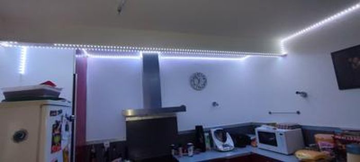 Ruban LED,30M Bande LED Ultra-longue Lumineuse LED 5050 RGB Contrôlé par  Télécommande APP, Synchroniser avec Rythme de Musique,pour Fête Décor pour  la Maison Chambre Ba (2X15M) : : Luminaires et Éclairage
