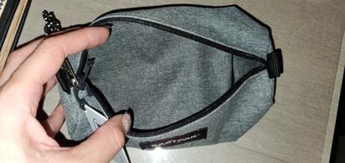 EASTPAK Sac à Dos Padded Pak'r Sunday Grey + Trousse Benchmark Single  Sunday Grey Gris - Cdiscount Bagagerie - Maroquinerie