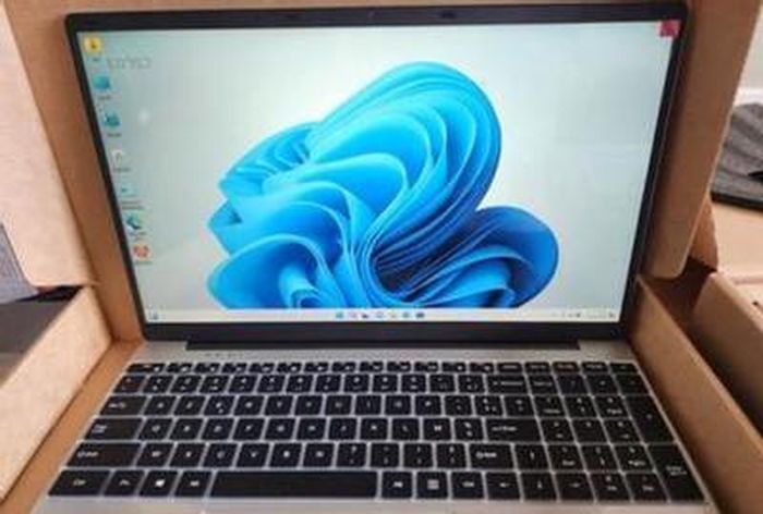 Ordinateur Portable FUNYET 15.6" Windows 11 - Intel N4000, 8Go RAM, 256Go SSD - Léger 1.4kg