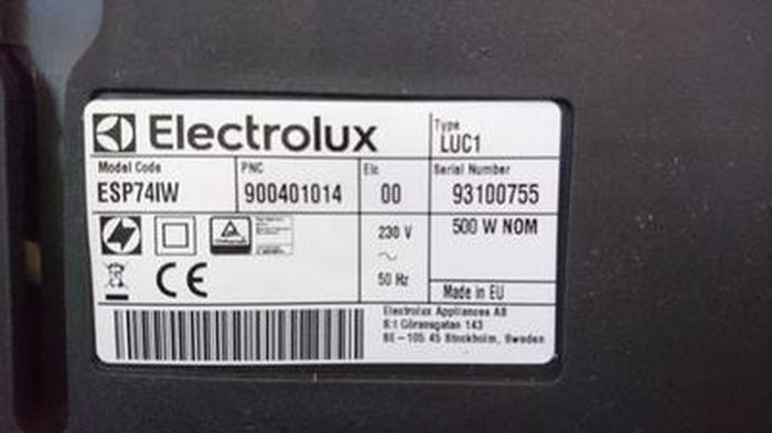 Aspirateur electrolux esp74iw deals