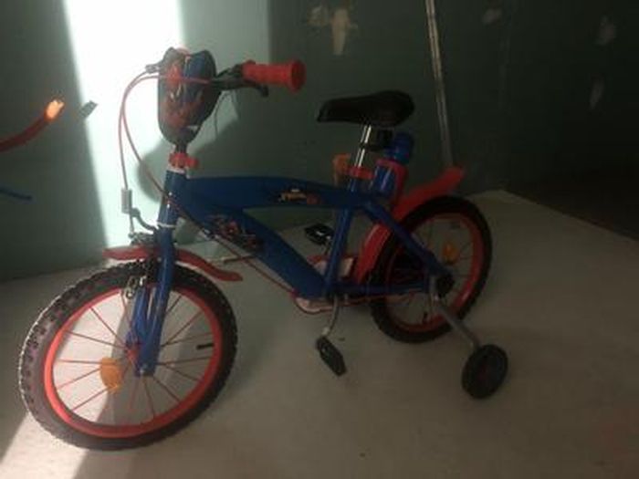 Vélo enfant - Spiderman - 12 pouces - garçon - 3 à 5 ans - Stabilisateur -  NEW - Cdiscount Sport