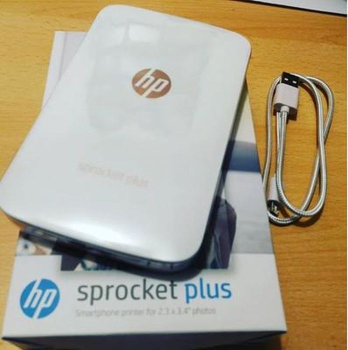 HP Sprocket Plus Imprimante Photo portable (Bluetooth, Impression Couleur  sans Encre 5,8 x 8,6 cm) Noir - Cdiscount Informatique