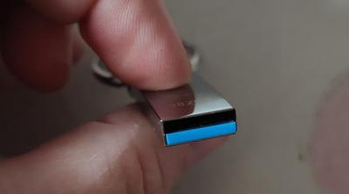 Clé USB 3.0 982 Go Métal Argent - Haute Vitesse, Imperméable, Compatible PC, Mac, Ordinateur