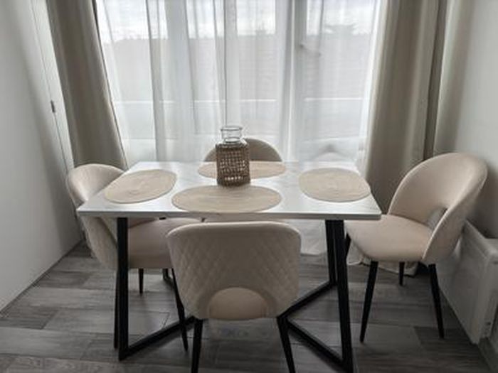 Ensemble Salle à Manger 4 Chaises + Table Rectangulaire - Style Moderne, Velours Noir, Effet Marbre - 6