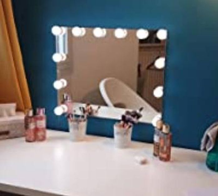 Dhnvcud 14 Led Miroir, Lumiere Miroir, Lumiere Miroir Coiffeuse, Dimmable  Lampe pour Miroir Cosmétique Salle de Bain 3 Couleurs 10 Niveaux de  Luminosité avec Adaptateur : : Luminaires et Éclairage