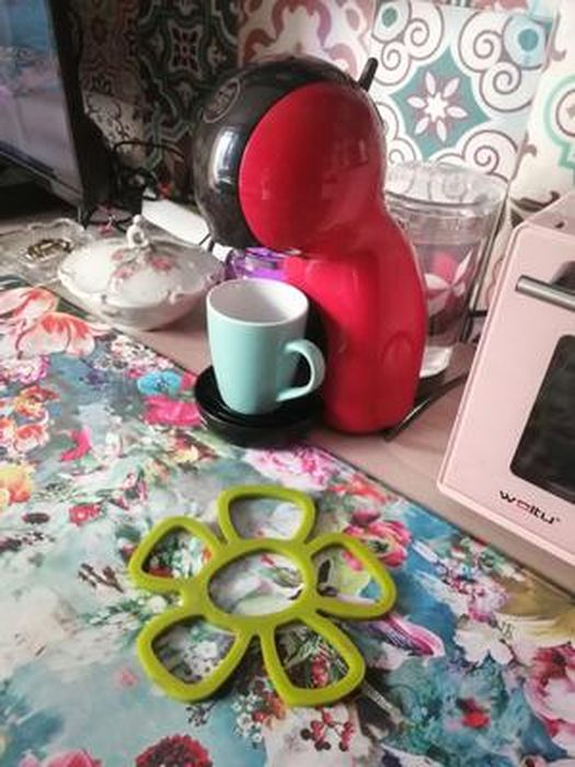 KRUPS Nescafé Dolce Gusto Machine à café + 48 dosettes, Cafetière