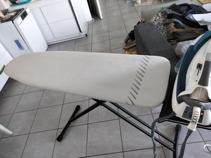 Planche à Repasser 12x36" Avec Couvercle - Sturon Lourd - Acier Pliable - Noire - NEUVE
