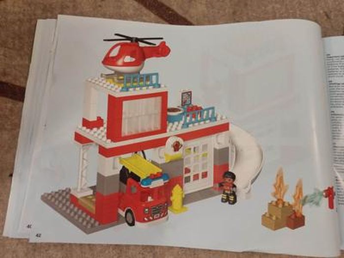 LEGO 10970 DUPLO La Caserne Et L'Hélicoptère des Pompiers, Jouet de Camion,  Motricité, Grandes Briques, Cadeau Enfants Dès 2 Ans - Cdiscount Jeux -  Jouets