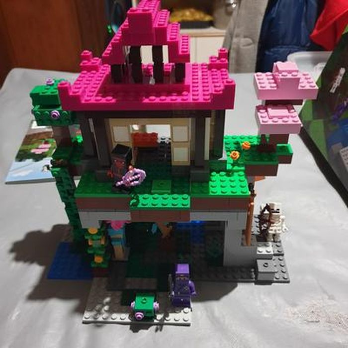 LEGO® 21183 Minecraft Le Camp d'Entraînement, Set Maison Grotte