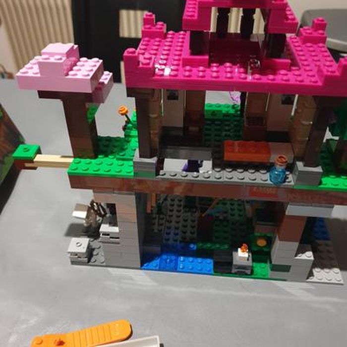LEGO® 21183 Minecraft Le Camp d'Entraînement, Set Maison Grotte