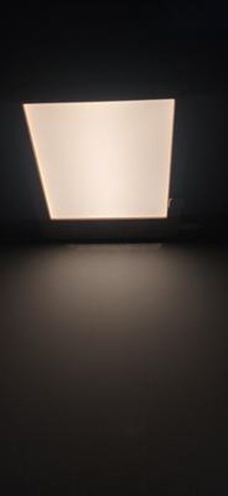 Lampe de Luminothérapie 10000 Lux - Restez En Forme en Toute Saison - Lampe  Lumière du Jour à Spectre Complet - Améliore l'Humeur et le Moral :  : Luminaires et Éclairage