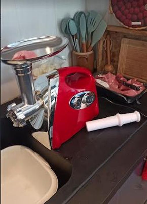 Hachoir Électrique, 2800W Hachoir à Viande, 3 en 1 Hachoir a Viande Électrique Professionnel, avec 3 Plaques de Broyage en Acier Inoxydable et Kubbe, Hachoir Viande pour Légumes Sauciss (Noir