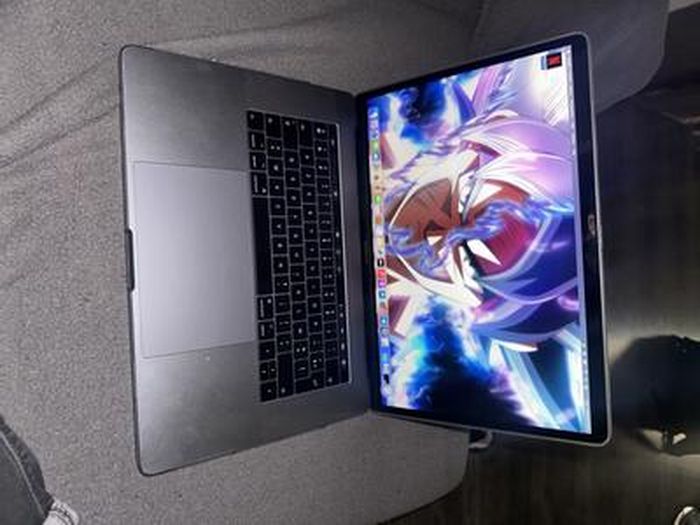 MacBook Pro 15 2019 i7 256GB / おまけ付 MacBook Pro 2019 - Argent - 15,6