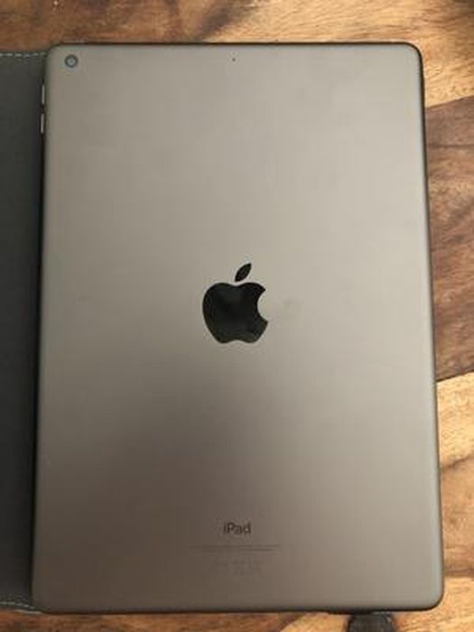 ORDI./TABLETTES: Apple iPad 9 10.2 Gris Sidéral 64 Go Wifi