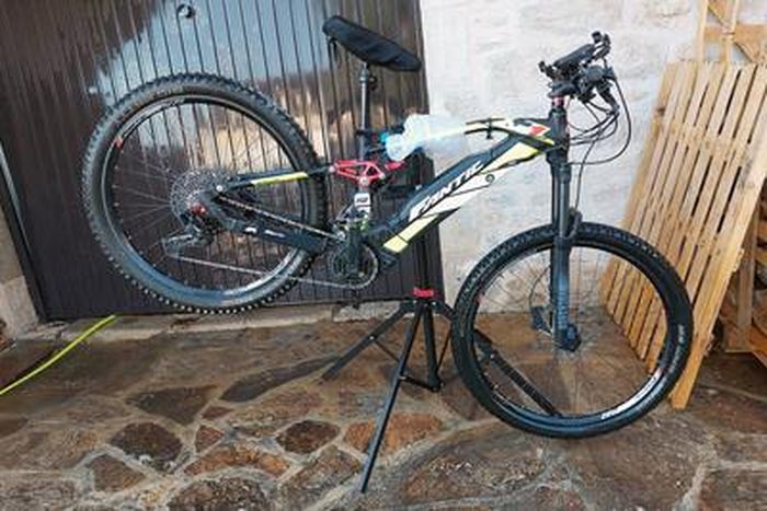 Pied d'atelier vélo réparation support pied de montage pivotant 360° hauteur réglable argent