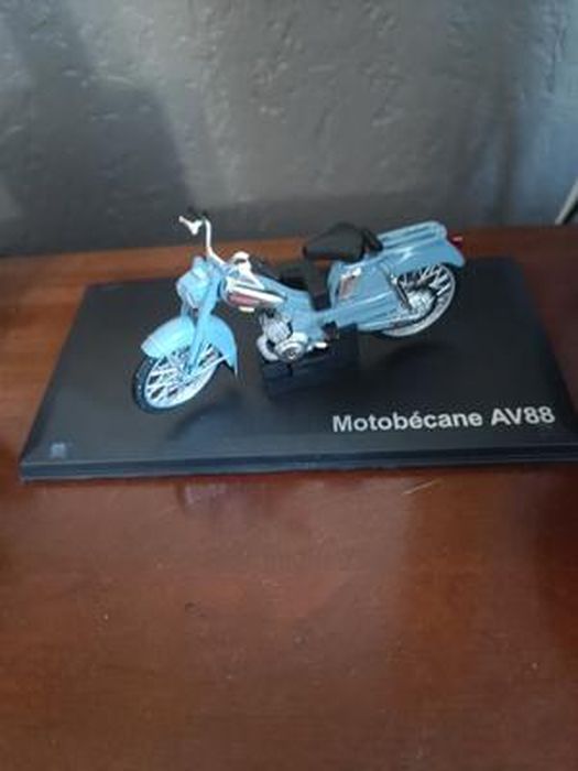 Mobylette MOTOBECANE AV88 1976 Bleu Gitane Miniature 1/18 NOREV