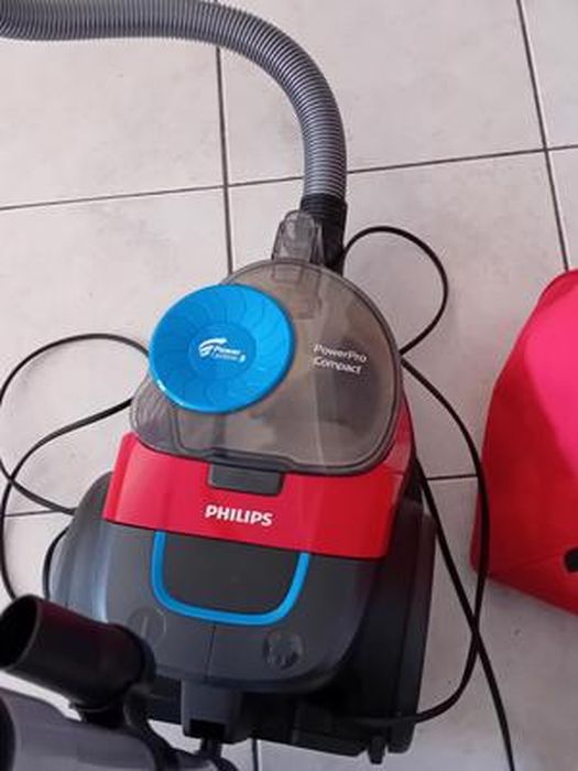 Philips Aspirateur traîneau PowerPro Compact Rouge