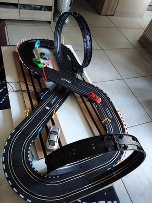 Ulikey Circuit De Voiture électrique – Piste De Course 506 Cm Avec Boucle 360° – 2 Voitures 1:64 – Compteur De Tours – Dès 6 Ans