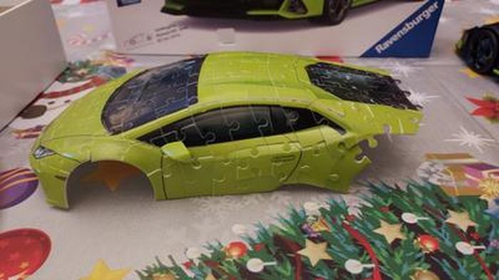 Ravensburger - Puzzle 3D Véhicules - Lamborghini Huracan Evo, édition jaune  avec grille de construction - A partir de 8 ans - 108 pièces numérotées à  assembler sans colle - Accessoires inclus - 11562 : : Jeux et  Jouets