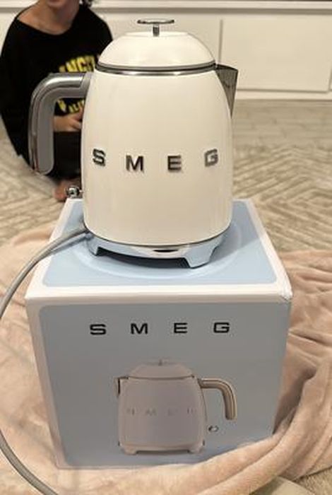 Bouilloire SMEG à Température Variable – Modèle KLF03/TSF01 – Bleu – Occasion