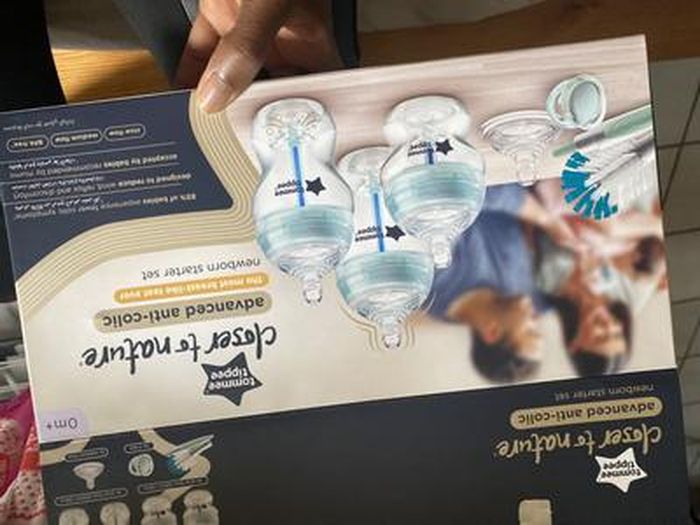 Kit Naissance Tommee Tippee - 4 Biberons Anti-colique + Tétines + Sucettes - Imitation Sein Maternel