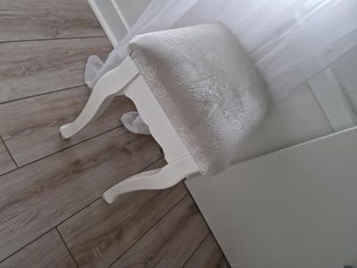WOLTU Tabouret de Coiffeuse 37x30x50cm. Vintage Rembourré. Chaise de  Maquillage et de Chambre. Style Baroque.Blanc Crème